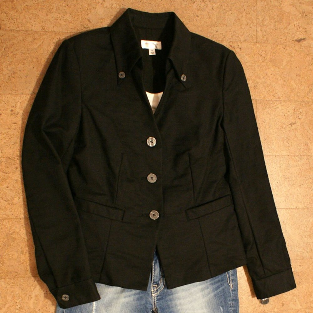 Isaac Mizrahi lined, cropped black jacket - NWOT
